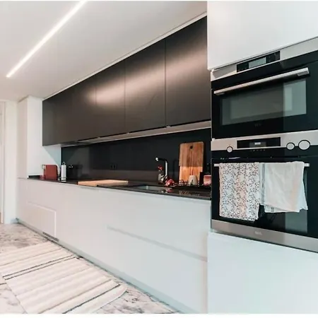 아파트 High End Urban Retreat *