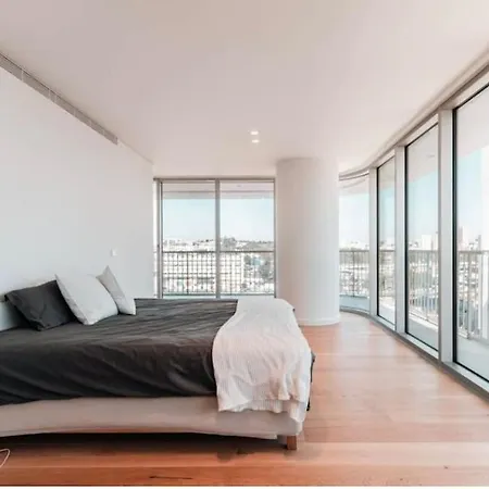 아파트 High End Urban Retreat *
