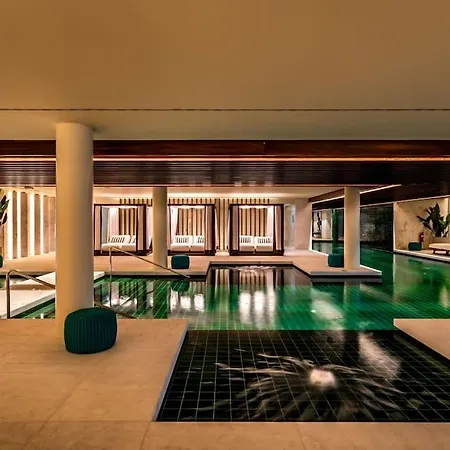 아파트 High End Urban Retreat *